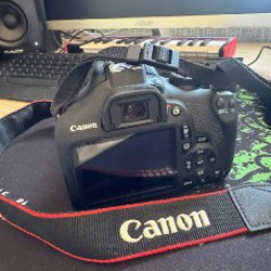 Камера Canon 2000D - фото 1