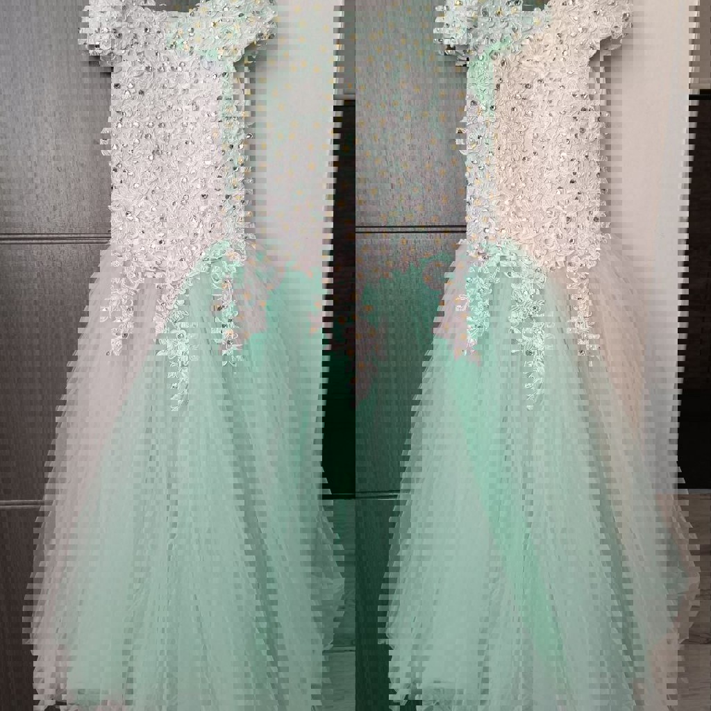 Платье для девочки зелёное