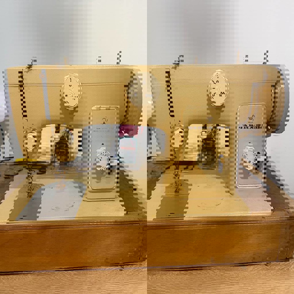 Швейная машинка Чайка