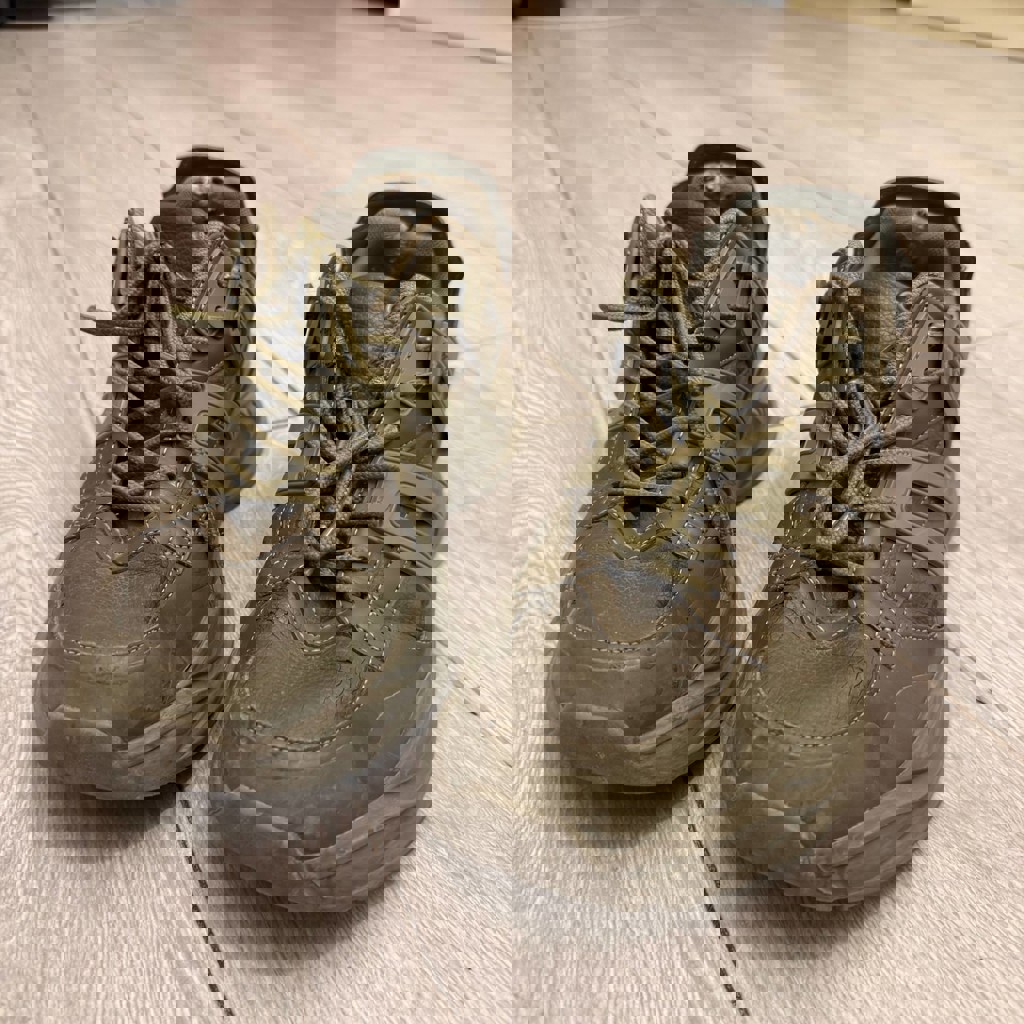 Кроссовки Guess