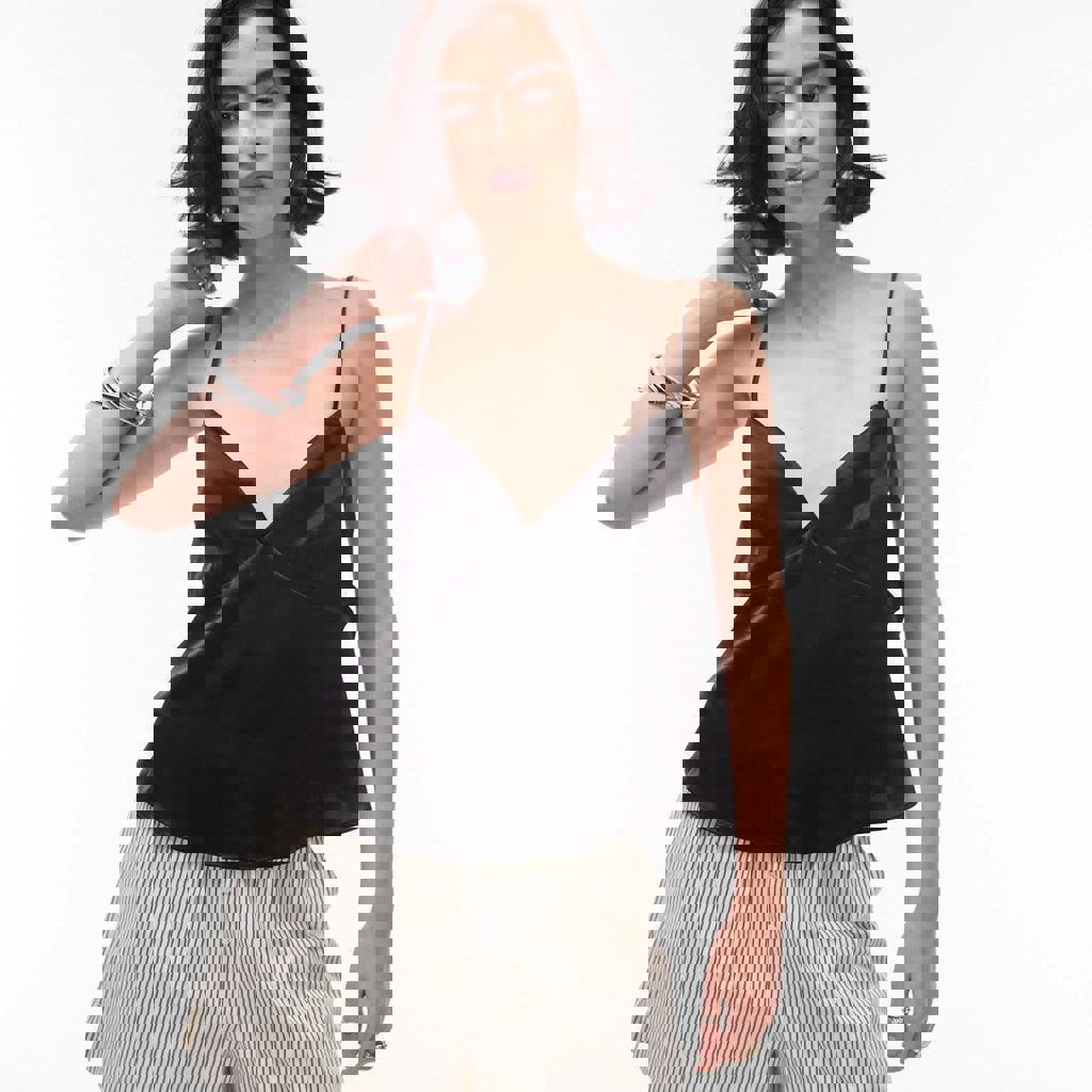 Черный атласный топ