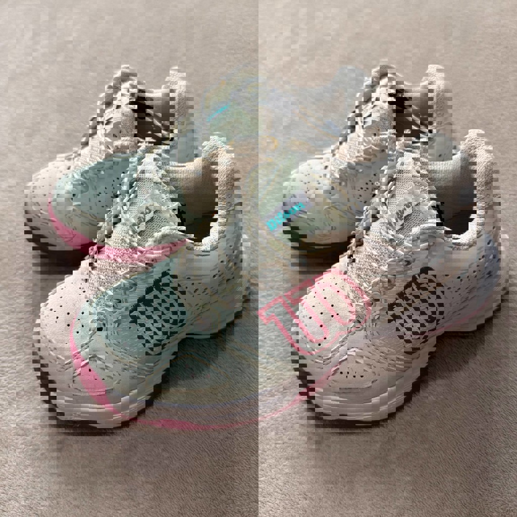 Теннисные кроссовки белые