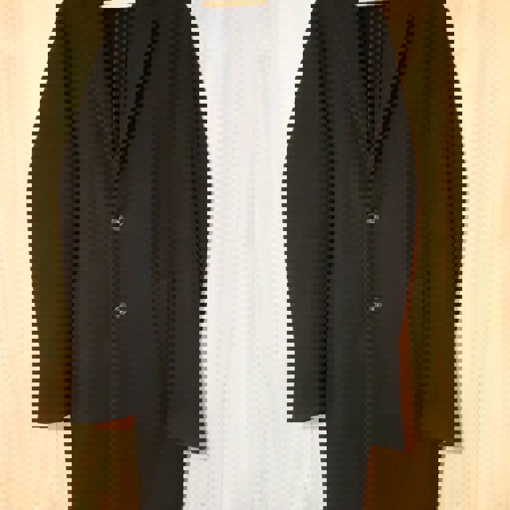 Черное мужское пальто