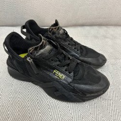 Оригинальные кроссовки - фото 1