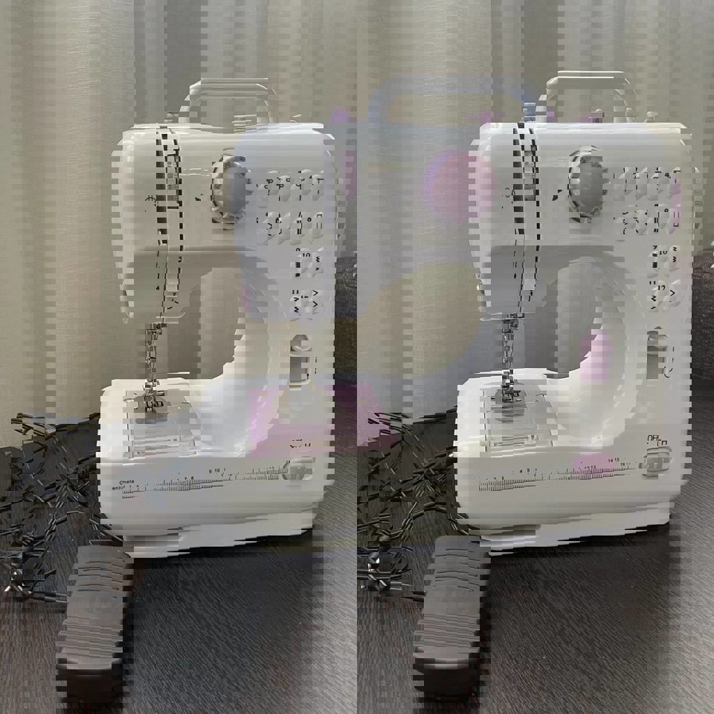 Мини швейная машинка