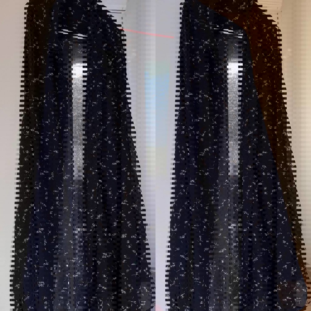 Платье выше колена с глубоким вырезом