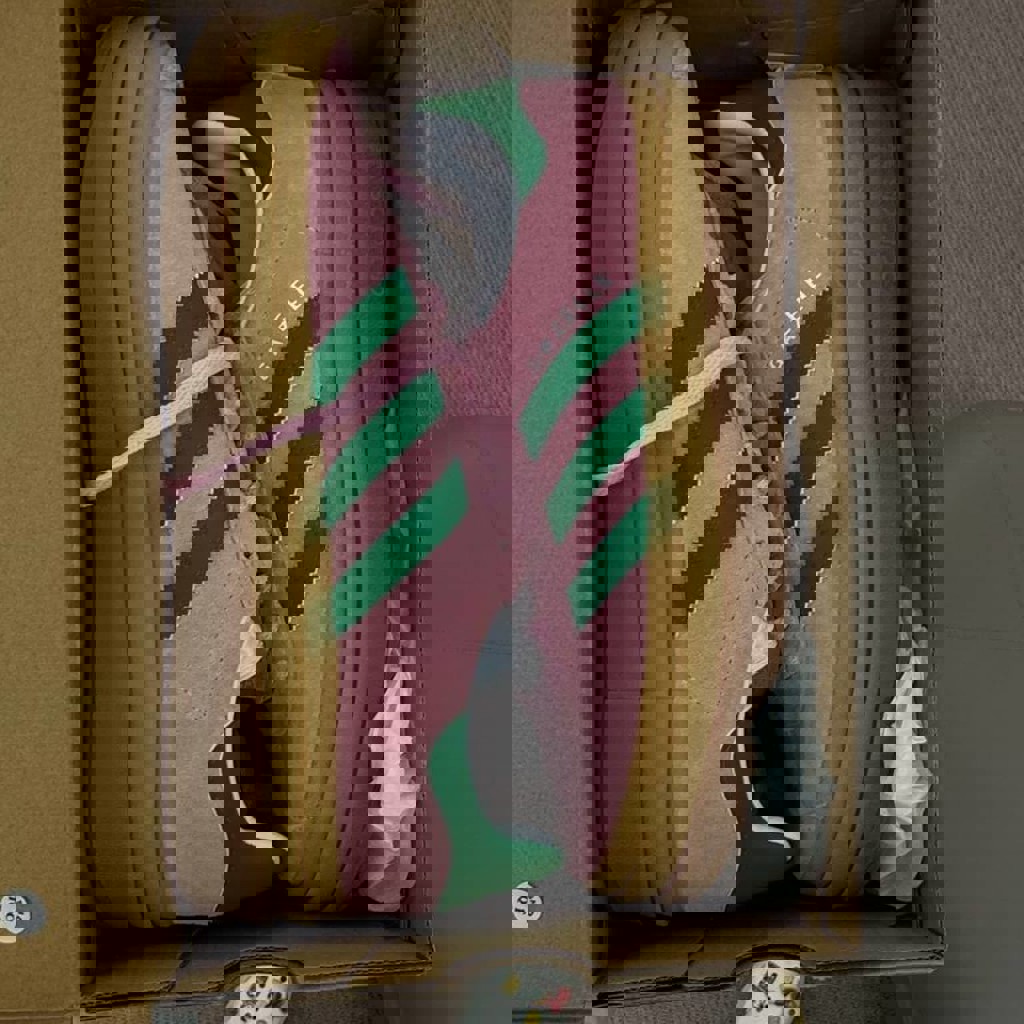 Розовые кроссовки adidas gazelle