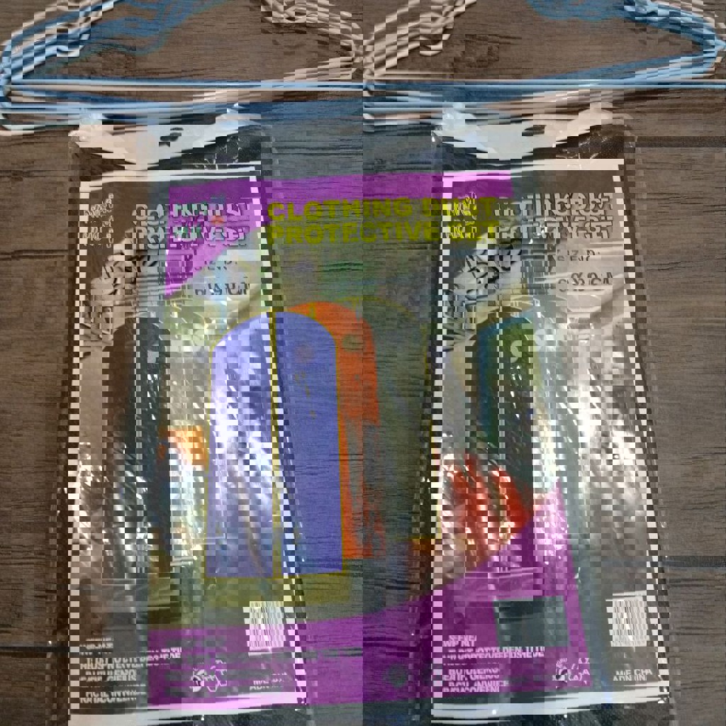 Вешалки и чехол для одежды