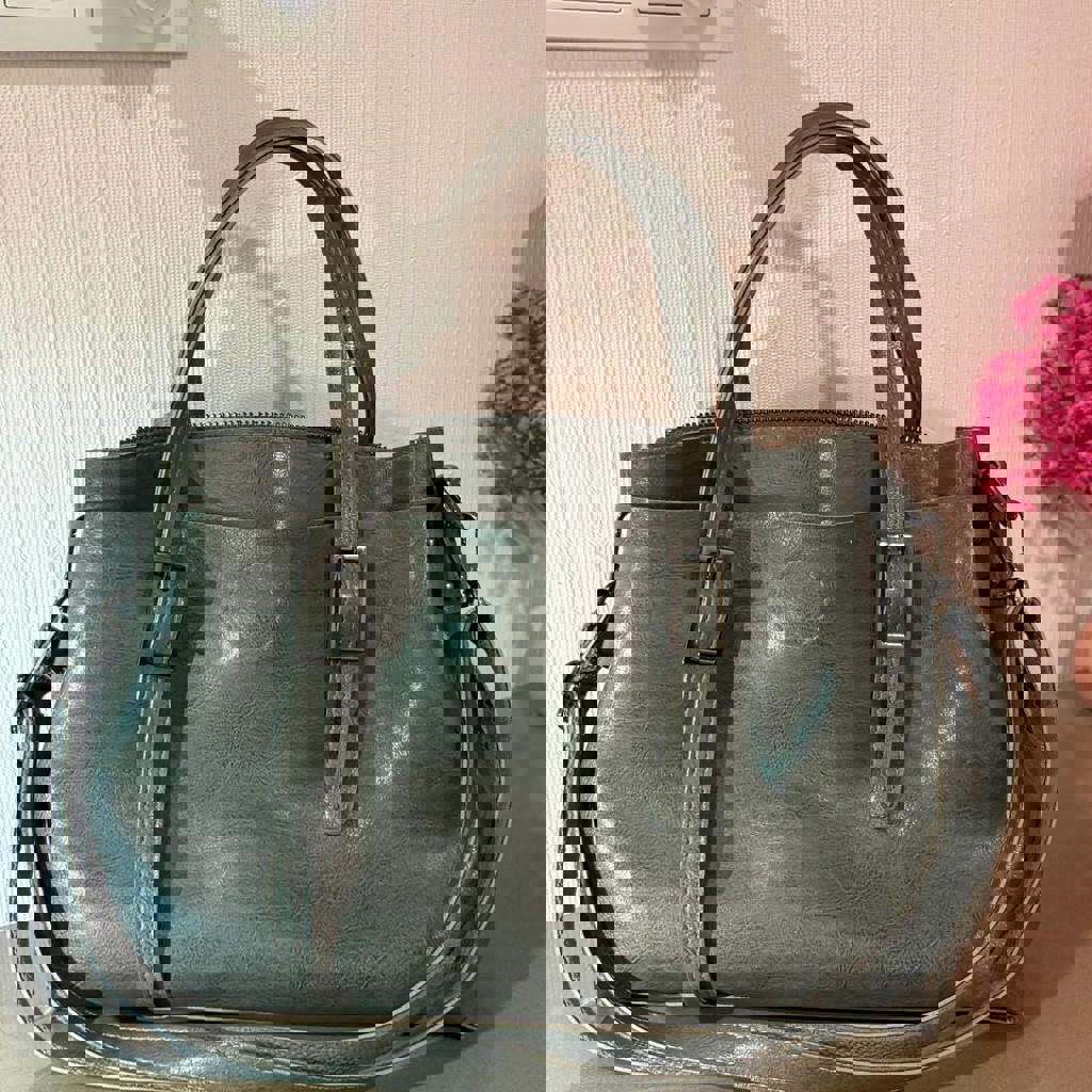 Серая кожаная сумка