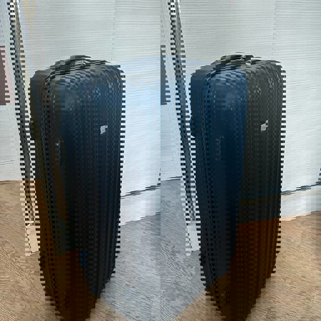 Чемодан размера М