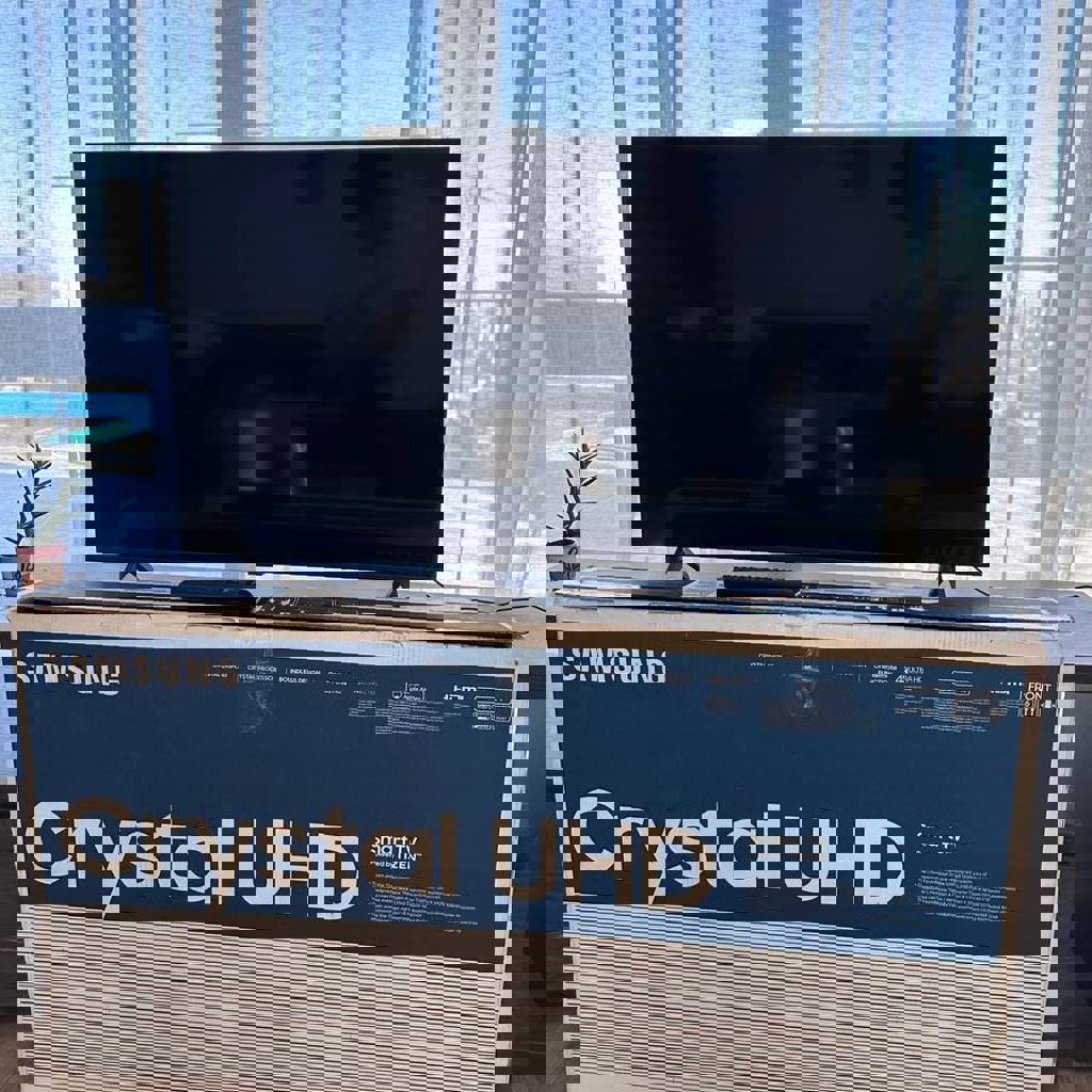 Телевизор Samsung Crystal UHD