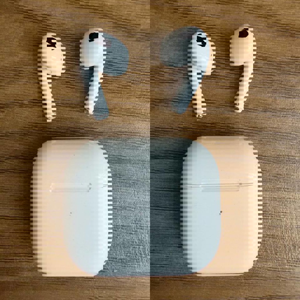 Наушники AirPods 3 с беспроводным зарядным кейсом