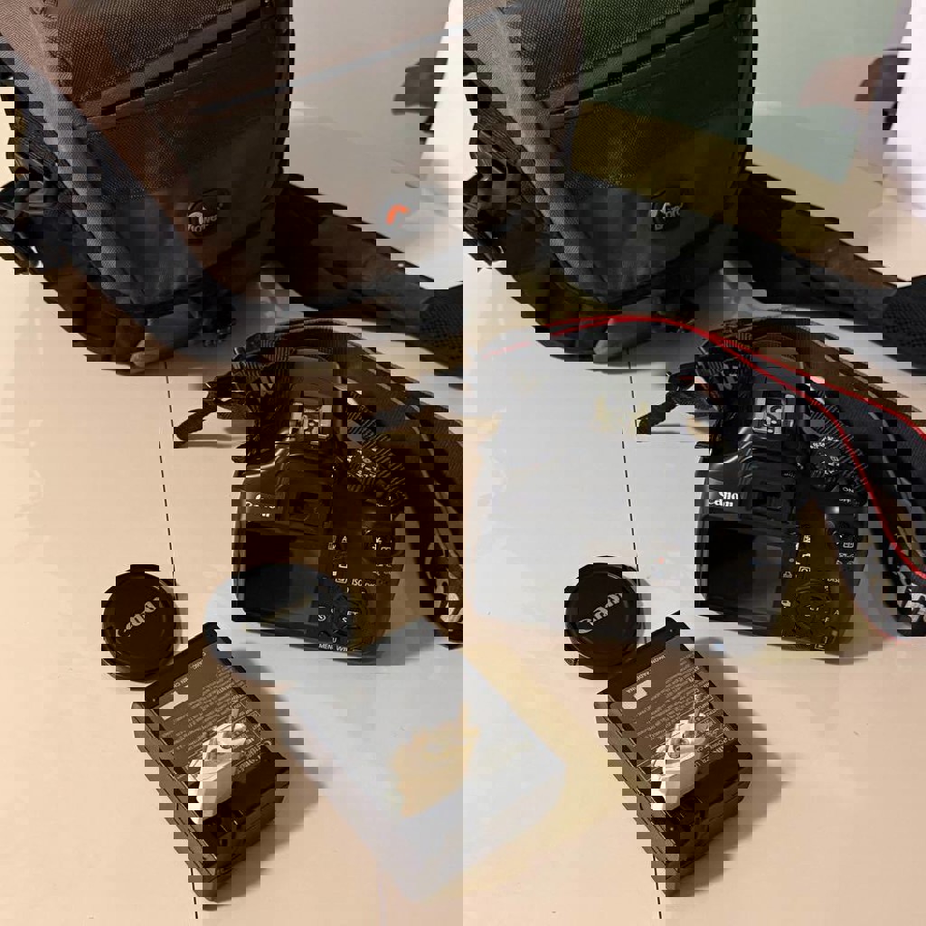 Камера Canon EOS 1100D