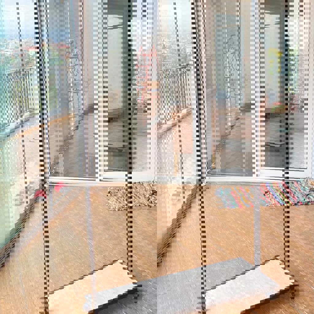 Рейл для одежды