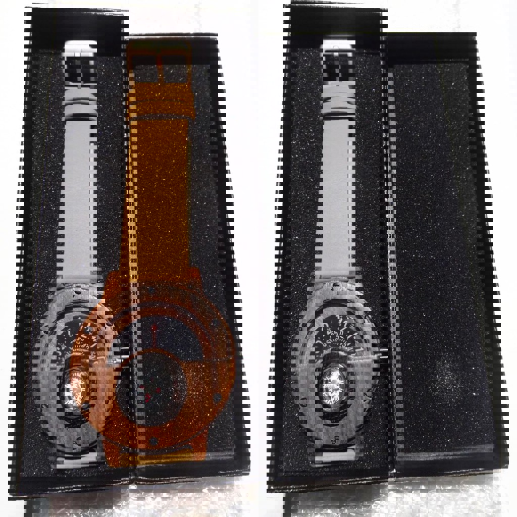 Часы с компасом