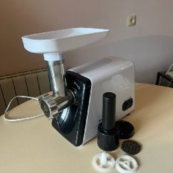 Электрическая мясорубка - фото 1