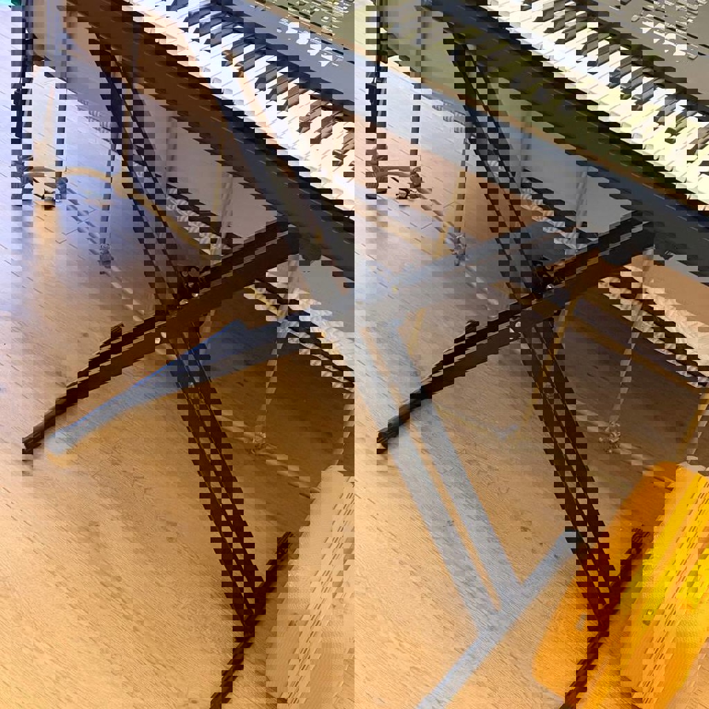 Клавиши/Синтезатор Yamaha PSR EW425