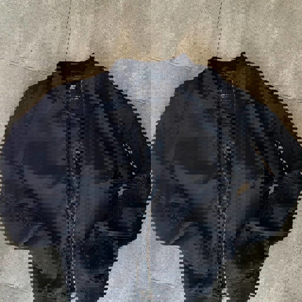 Бомбер Bershka