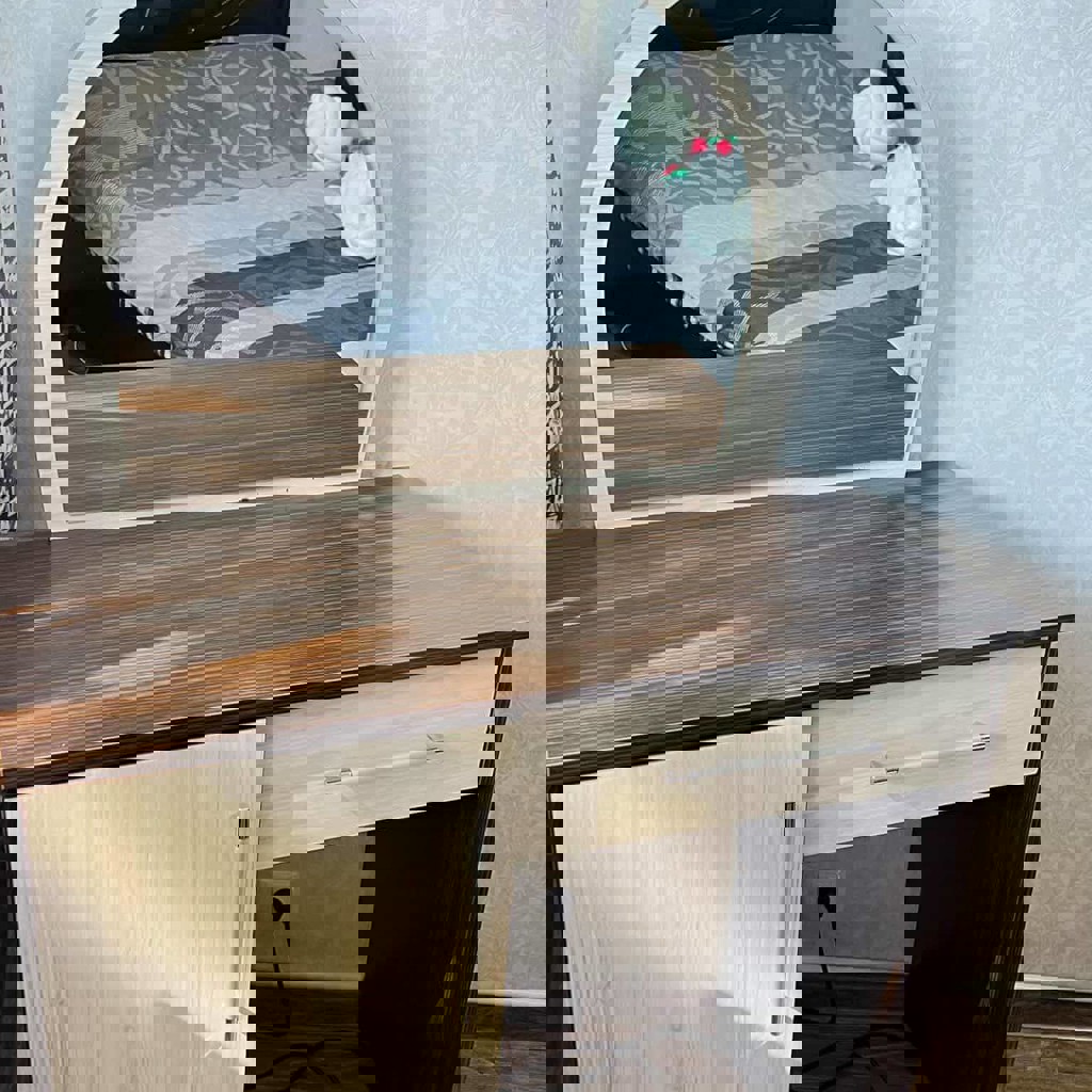 Односпальная кровать с матрасом