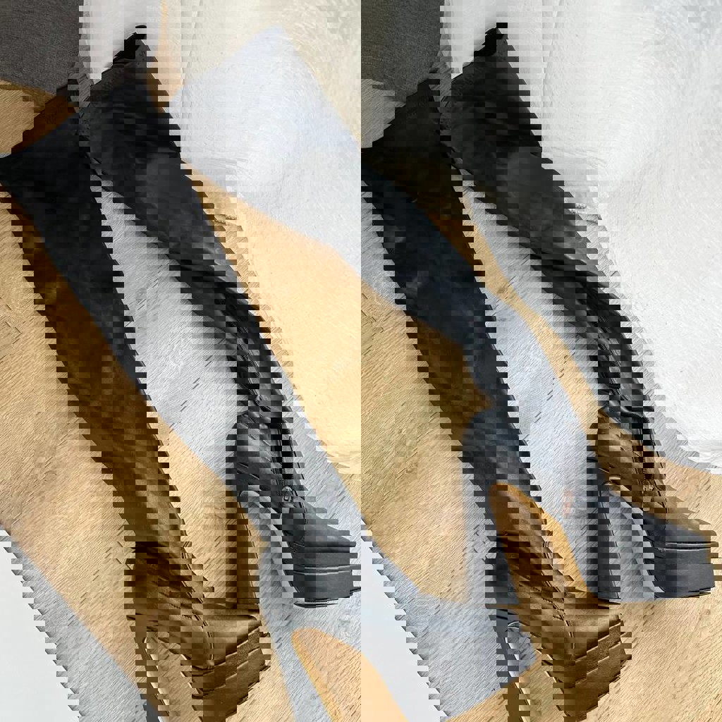 Ботфорты на каблуке