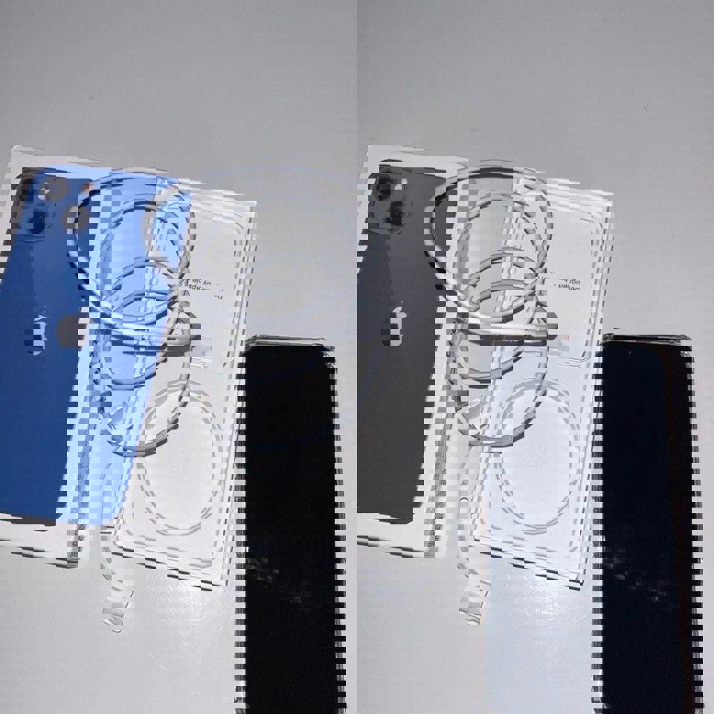 Смартфон с повреждениями