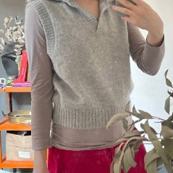 Вязаная жилетка - фото 5