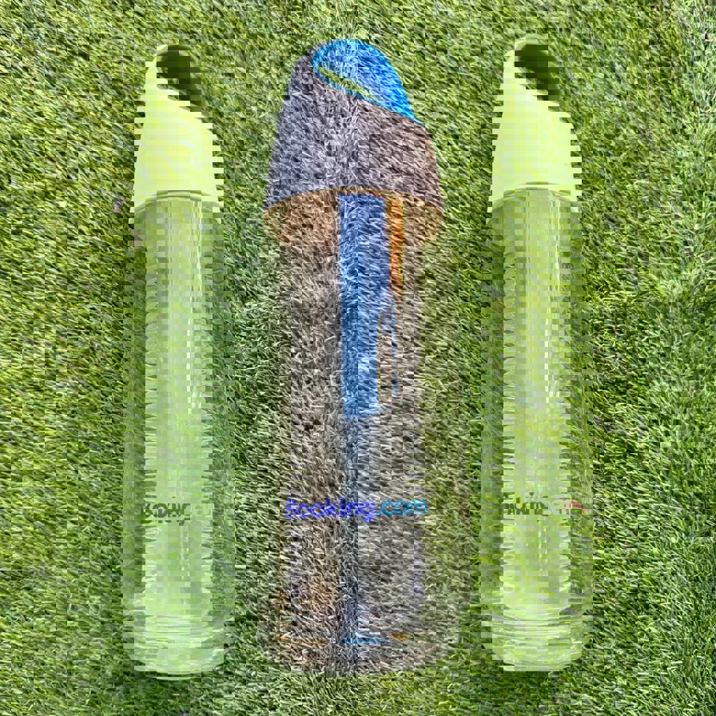 Брендированная бутылка booking.com