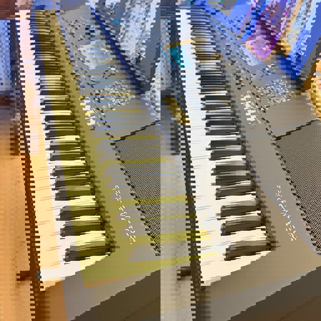 Клавиши/Синтезатор Yamaha PSR EW425