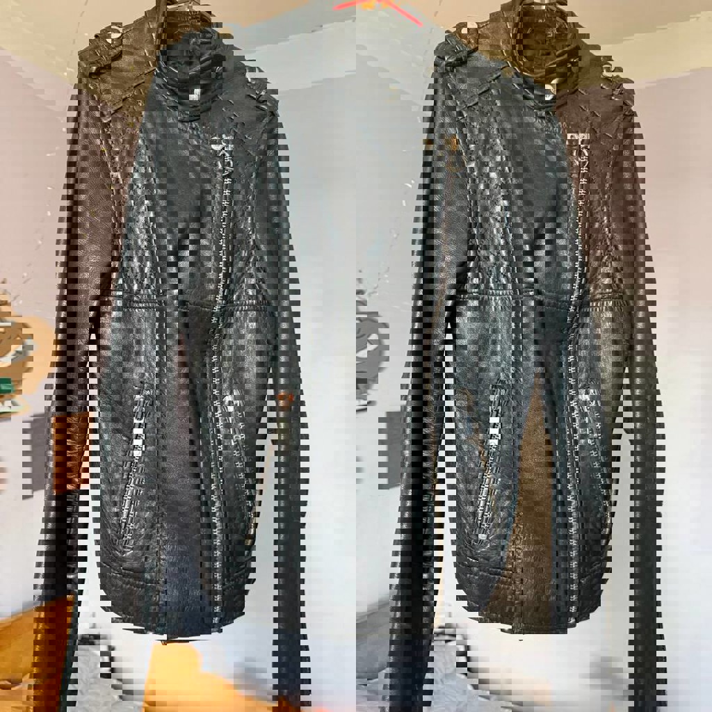 Женская кожаная куртка