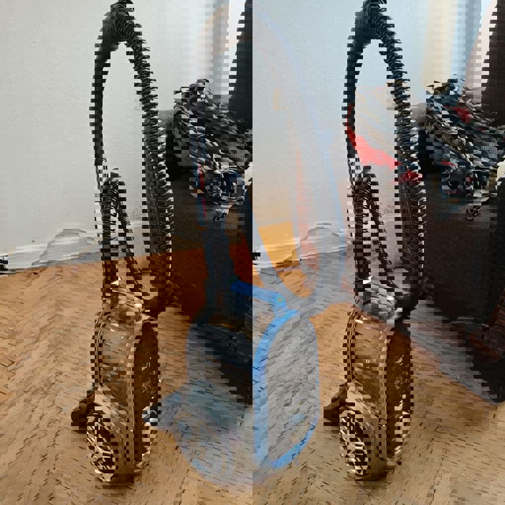 Пылесос Midea MGE18C