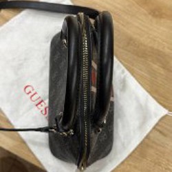 Сумка Guess Jensen Dome Satchel - фото 3