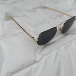Золотые солнцезащитные очки - фото 3