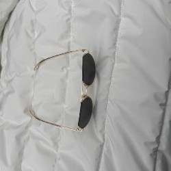 Золотые солнцезащитные очки - фото 4