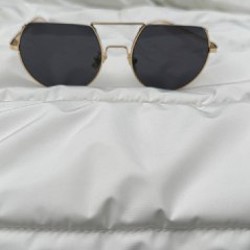 Золотые солнцезащитные очки - фото 5