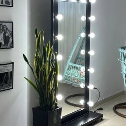 Большое зеркало с лампочками - фото 2