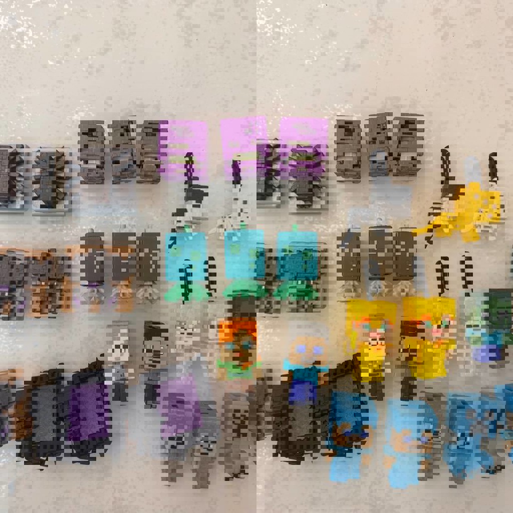 Фигурки из Kinder joy Minecraft