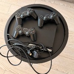 PlayStation 3 + 3 джойстика - фото 1