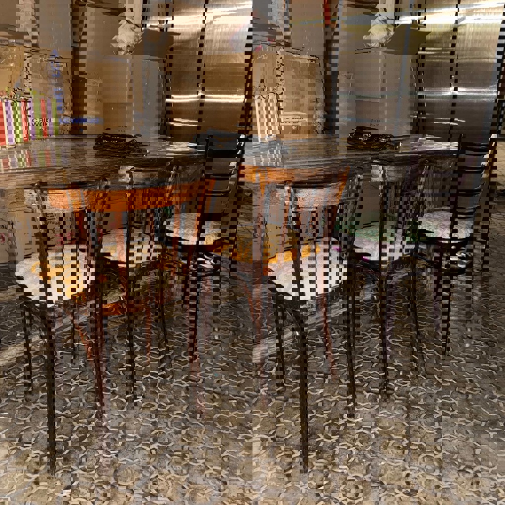 Обеденный стол