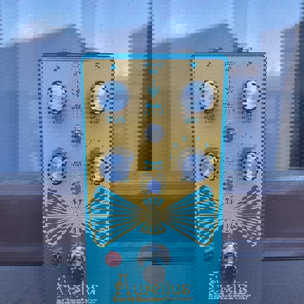 Хорус педаль EarthQuaker Devices Aurelius Tri-Voice Chorus