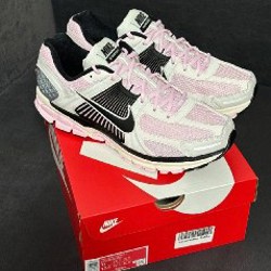 Кроссовки - фото 2