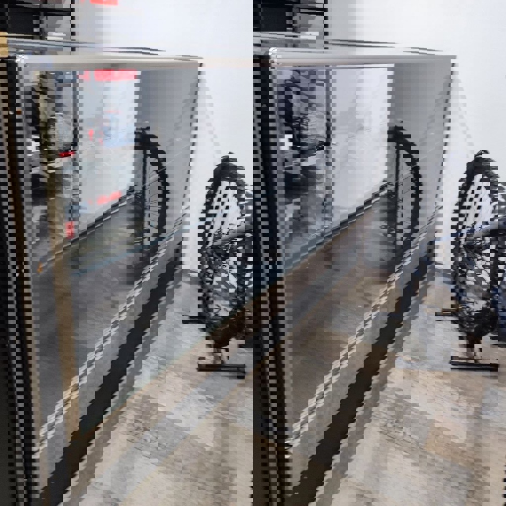 Черная стойка