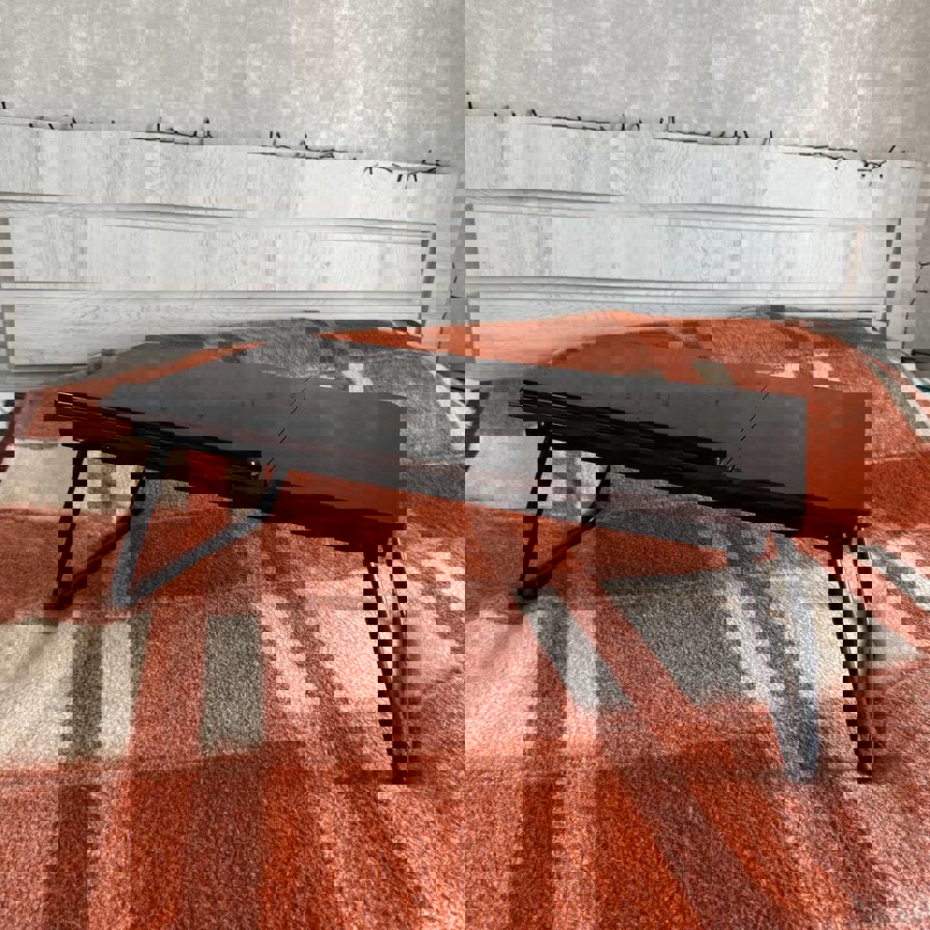 Прикроватный столик