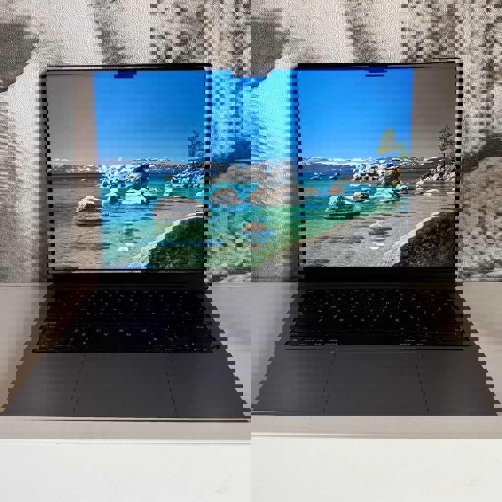 MacBook Pro M3 (2023)