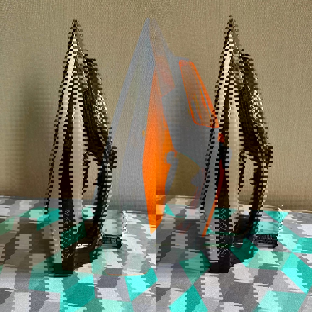 Утюг KUMTEL Professional Steam Iron