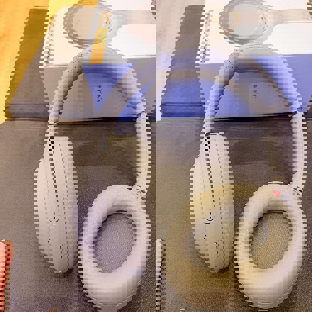 Наушники Sony WH-1000XM4