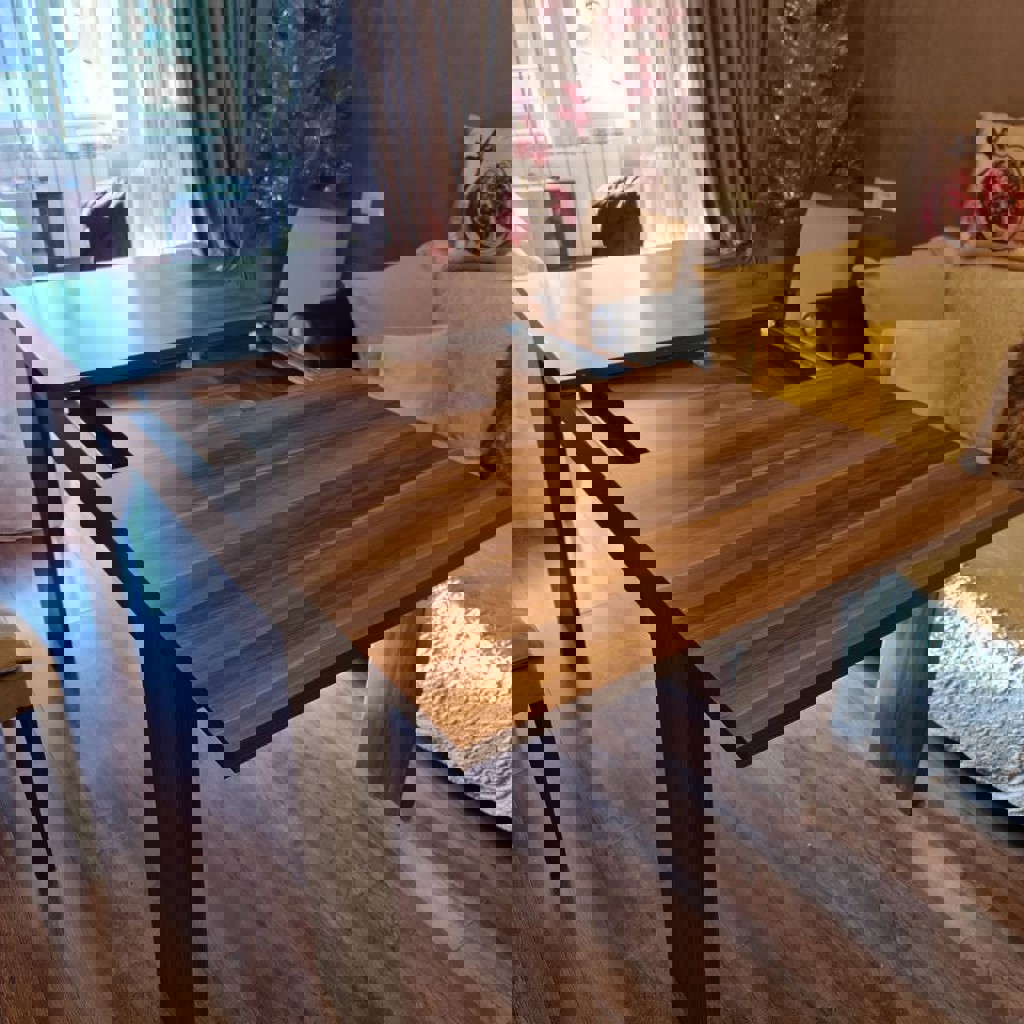 Большой стол