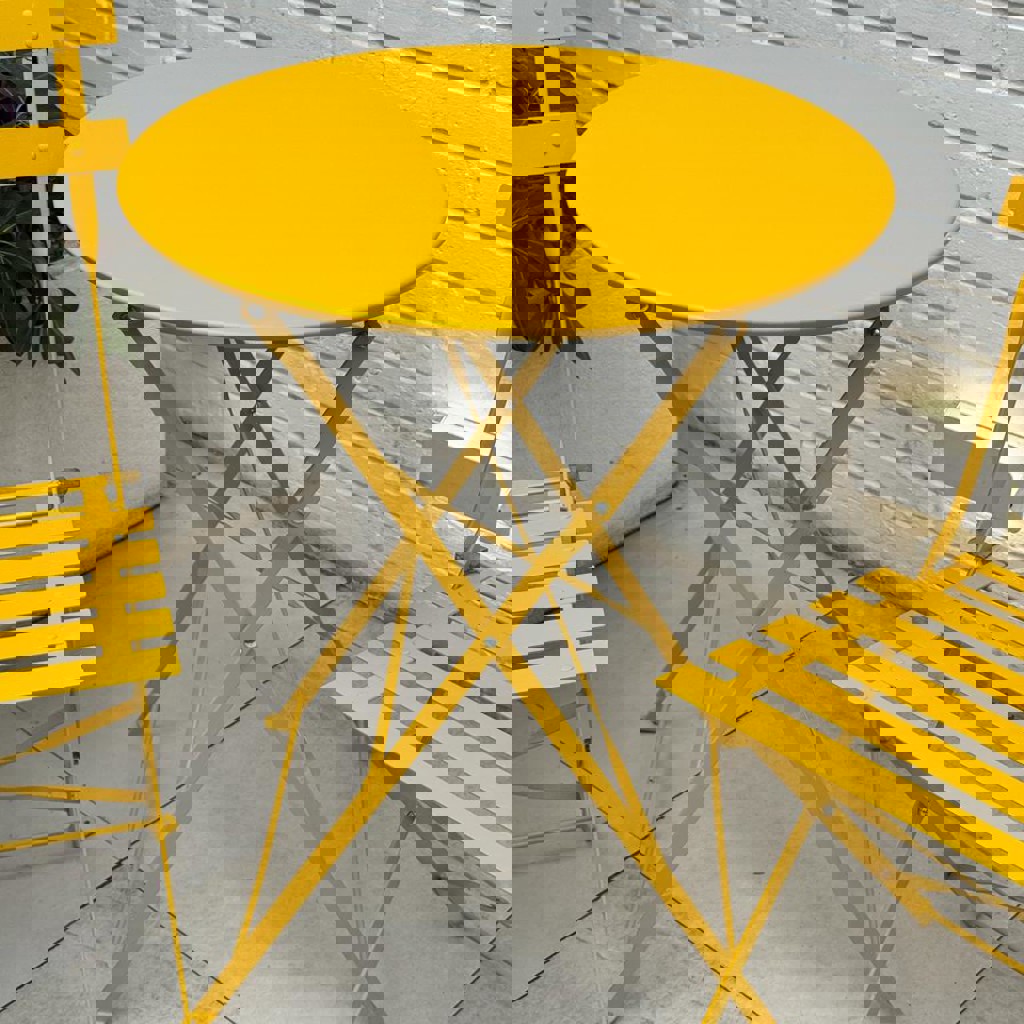 Стол и стулья