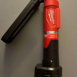 Фонарь Milwaukee L4 SL550 - фото 2