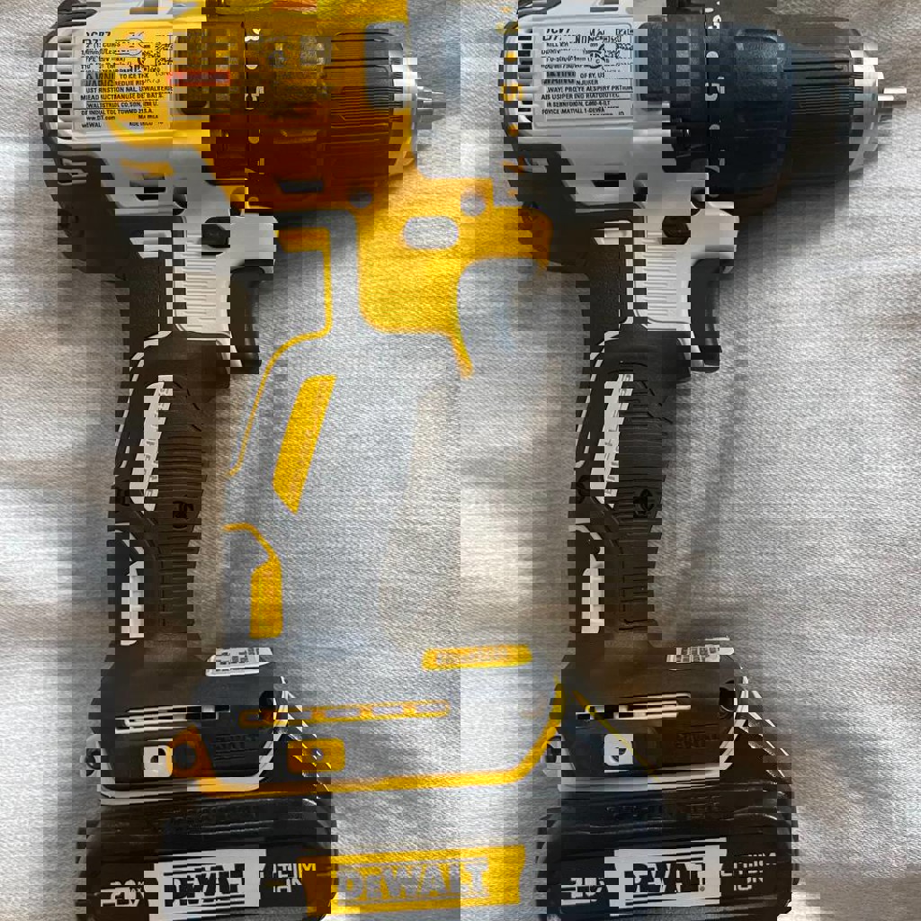 Шуруповерт DeWalt DCD 777