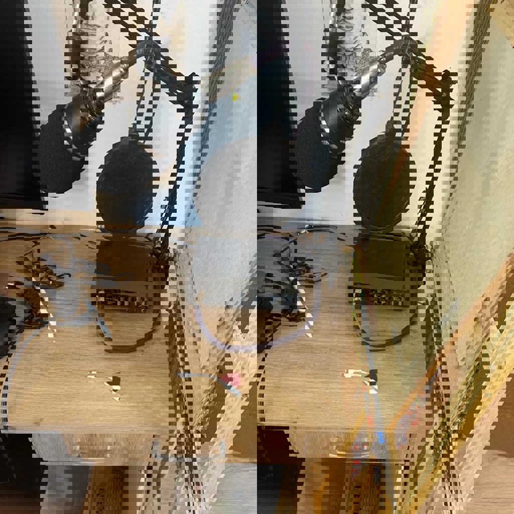 Пантограф с кабелями и поп-фильтром